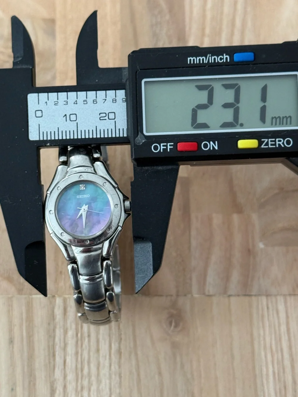 Seiko Diamond Rare Colorful Pearl Dial Ladies Watch Stainless Case Bracelet
